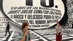 Frase tomada de Una habitacin propia de Virginia Woolf que ocupa la pared de una de las salas en una denuncia de la desigualdad de gnero. 