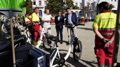 El alcalde, durante la presentaci�n de los nuevos veh�culos y maquinaria en la plaza de Armas