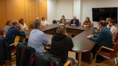 Rioboo, con vecinos del municipio en una reuni&oacute;n sobre  la ubicaci&oacute;n de la terminal de mercanc&iacute;as.