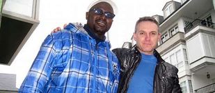 El senegal�s Ismael y Marco Antonio Dorado se encontraron ayer en Ribadeo.