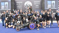 Miembros de la asociaci�n Empujando Sonrisas, tras finalizar una prueba en los Andes