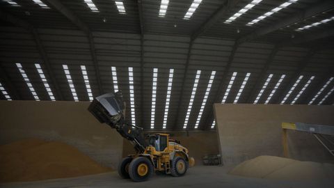 Imagen de archivo de grano almacenado en el puerto exterior de A Coru�a