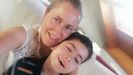 Mart�n junto con su madre Mar�a D�az