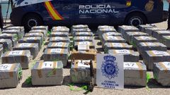 Requisan 1.500 kilos de coca�na cerca de las Azores en un velero con destino a Galicia