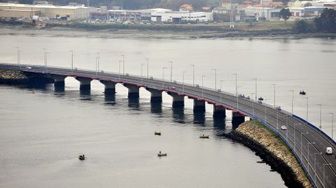 Vista del puente das P�as desde los astilleros de Navantia en Fene