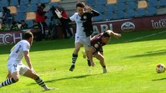 Lance de un Pontevedra-Unionistas marcado por la disputa y la falta de ocasiones de gol