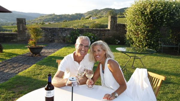 La terraza de S�brego permite observar los vi�edos de Casal de Arm�n