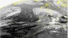 Imagen satelital del cicl�n Klaus al norte de la costa gallega el 22 de enero del 2009