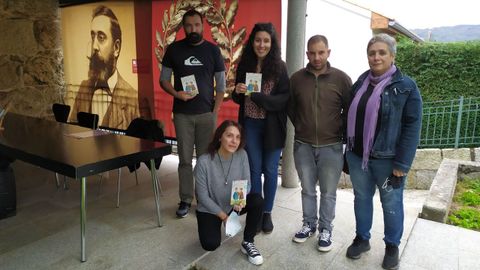 Arancha Nogueira, en el centro, present� su libro ya en la Casa dos Poetas