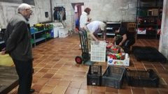 Entrega de 980 kilos de alimentos por parte del Club Audisport de Pontevedra al comedor social de San Francisco