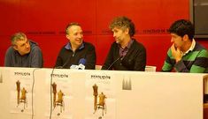 Artur Trillo, V�ctor Carou -director del Auditorio de Galicia-, C�ndido Paz� y To�o Casais, durante la presentaci�n de las representaciones que tendr�n lugar hoy y ma�ana en Compostela.