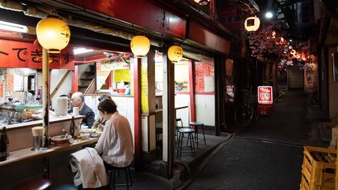 Restaurante en una calle de Bhopa, India
