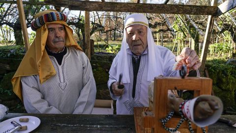 Vecinos que participan en el beln viviente