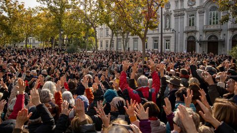 Manifestantes este domingo ante la sede del Tribunal Supremo en Madrid para protestar por el fallo que condena al fiscal general, lvaro Garca Ortiz, a dos aos de inhabilitacin.