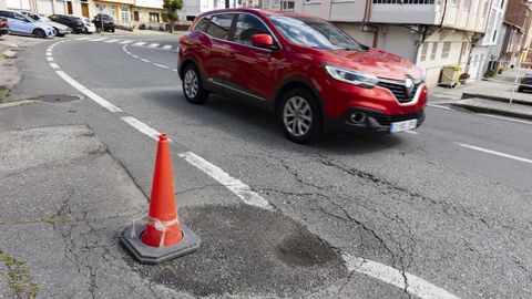Bache se�alizado en la AC-4045 a su paso por Corcubi�n.