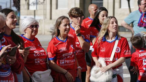 �Celebraste el ascenso de la UD Ourense?.La fiesta comenz� en Meis y se traslad� a la fuente de Concepci�n Arenal