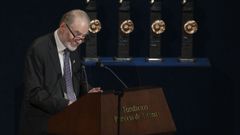 El escritor y periodista brit�nico, Premio Princesa de las Ciencias Sociales, Timothy Garton Ash, durante la ceremonia de entrega de los Premios Princesa de Asturias 2026, en el Teatro Campoamor de Oviedo este viernes