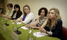 Tres autoras de novela rom�ntica, Helena Nieto, Violeta Lago y Rita Morrigan presentaron sus obras en la Biblioteca Provincial. 