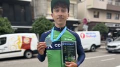 Alejandro Paz, con la medalla de subcamp�on gallego.