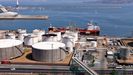 El oleoducto, abajo en el centro, tiene uno de sus extremos en el muelle petrolero