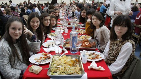 O Barco se rindi al botelo.Ms de mil personas asistieron a la comida en el pabelln