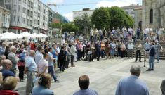 Cu��a anuncia pol�tica de calle: �Non estaremos pechados en despachos enmoquetados�, dijo ayer. 