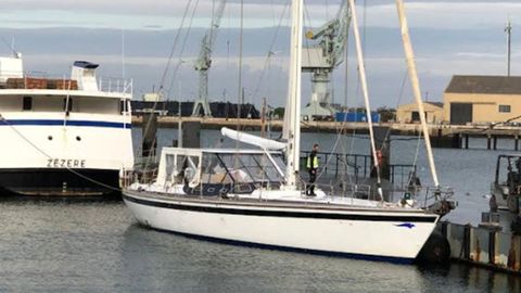 Velero abordado por la Polica Judiciaria y la Armada de Portugal con dos gallegos, un peruano y 4.666 kilos de cocana a bordo.