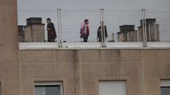 El coronavirus se ceba en los centros de mayores, el colectivo m�s vulnerable a este virus, y Galicia registra ya un foco. La residencia DomusVI San L�zaro, ubicada en la capital gallega, ha confirmado la existencia de varios positivos