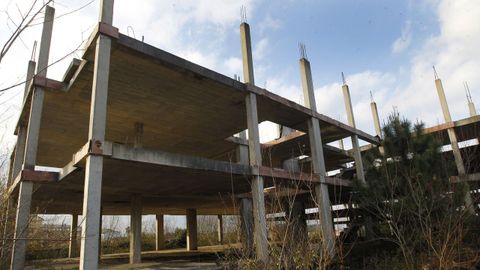 Más edificios en esqueleto en Barreiros