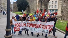 Os empregados de Ecolugo concentr�ronse diante do edificio do Seminario