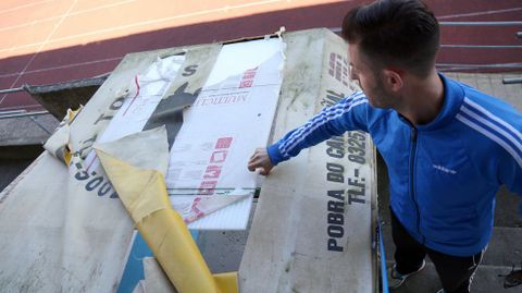 Mal estado de las instalaciones del campo de f�tbol y pistas de atletismo de A Alta en Pobra