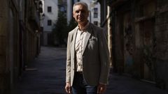 A�nda que leva tempo sen exercer, Seara � mestre. Ten unha filla e o libro que recomenda � �Galegocalantes e galegofalantes�, de Carlos Call�n. Sobre o seu salario se fose alcalde, di que ser�a un �que dignifique � alcald�a pero que non sexa algo para botar mans � cabeza�.