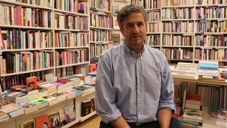 Alberto Lema na librar�a Numax en Santiago, onde presentou �A boca do r�o�.
