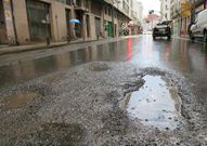Baches en la avenida de Galicia, en Monforte. 