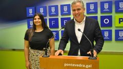 Los concejales del PP Aroa Otero y Rafa Domínguez, este martes en el Concello de Pontevedra