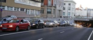 Los atascos llegaron desde Linares Rivas a la plaza de Espa�a el pasado domingo. 