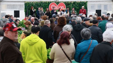 Momento de la entrega de premios del concurso de cestas de grelos.
