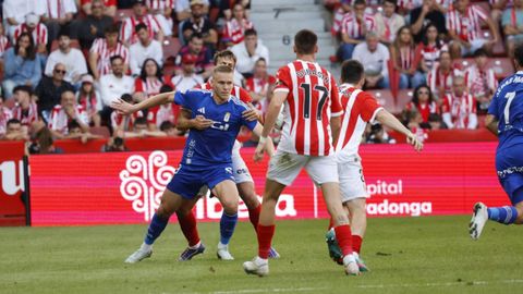 Derbi asturiano entre el Real Sporting de Gijon y el Real Oviedo en El Molin�n