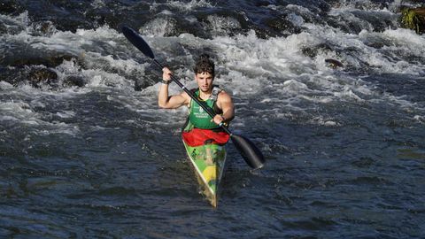 Fiesta de la piragua en el Sil.M�s de trescientos participantes y numerosos p�blico disfrutaron del descenso internacional