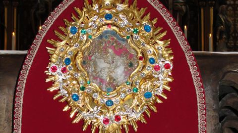 Relicario con fragmentos do cranio de Alberto Magno na igrexa parroquial de San Mart�n de Lauingen, cidade de Baviera onde probablemente naceu. Outros restos ven�ranse na cripta do convento dominico de San Andr�s, en Colonia