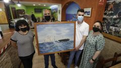 Jos� Luis L�pez Miraz y Noem� Presedo V�zquez, a la izquierda, toman el relevo al frente del bodeg�n O Prestige en A Coru�a