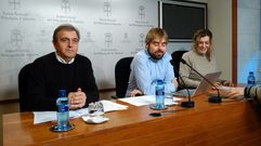 Dacio Alonso, de UCE-Asturias, con Daniel Ripa y Rosa Espi�o, de Podemos.Dacio Alonso, de UCE-Asturias, con Daniel Ripa y Rosa Espi�o, de Podemos