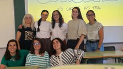 De izquierda a derecha y de arriba a abajo, parte de las profesionales del equipo del programa Dsexo: Sara, enfermera especialista en Salud Mental;  Iria, enfermera interna residente (EIR) en Salud Mental; In�s, EIR de matrona; Paula, EIR de matrona; M�nica, matrona en Ares; Natalia, matrona en Neda; Sabela, psic�loga cl�nica; y Marta, PIR de Psicolog�a Cl�nica. 