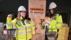 La alcaldesa de Cangas, Araceli Gestido, a la izquierda de la imagen