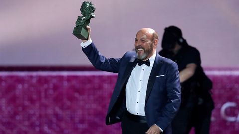 El cantautor y arreglista, Javier Ruibal, tras recibir el El El cantautor Javier Ruibal gana el premio a Mejor Cancin Original por su trabajo en Intemperie