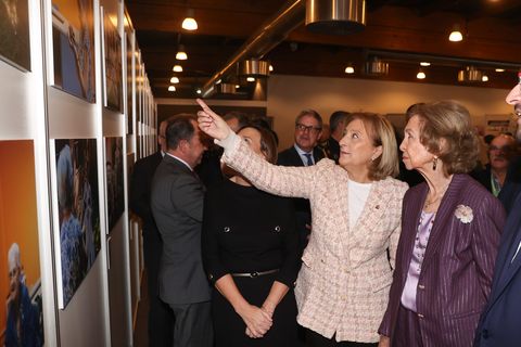 La Reina Sof�a visita la zona de stands y exposiciones del #XCongresoCEAFA