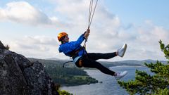 El centro de ocio Naturmaz de Mazaricos, situado junto al embalse de A Fervenaza, cuenta con una tirolina que mide m�s de 300 metros de largo  y est� situada a 70 metros de altura