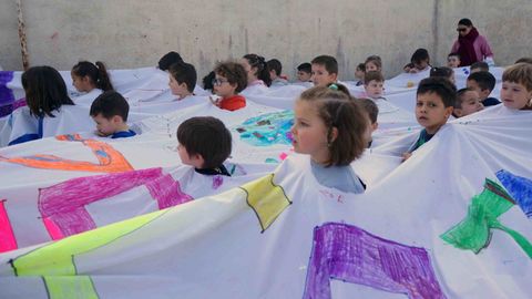 Actividad del programa Museo Virtual de la Fundación María José Jove para acercar el arte a los niños en zonas rurales, que se llevó a cabo en los colegios de Amoeiro y Carballeda de Valdeorras