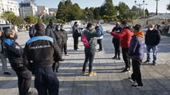 Polic�a Local y seguridad privada ten�an previsto vigilar la instalaci�n de los puestos, pero finalmente los vendedores decidieron marcharse tras hablar con el concejal Jose Andr�s Lojo