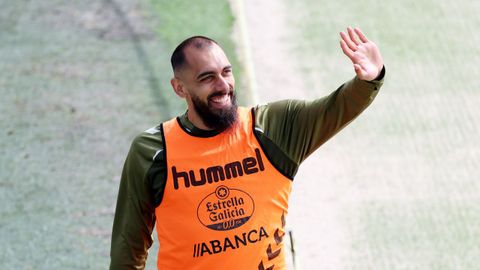 El futbolista del Celta Borja Iglesias, en un entrenamiento.
